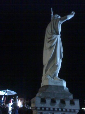 pope_benedict_speaks_to_people_gathered_at_lourdes_despite_the_night_rain__giant_statute_400