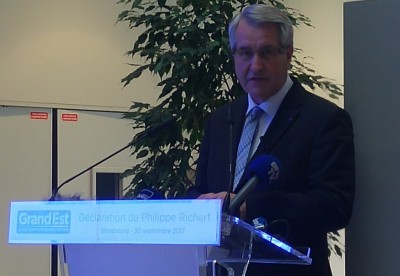 president_of_great_east_region_philippe_richert_looking_at_agg_eurofora_400 president_of_great_east_region_philippe_richert_looking_at_agg_eurofora_400