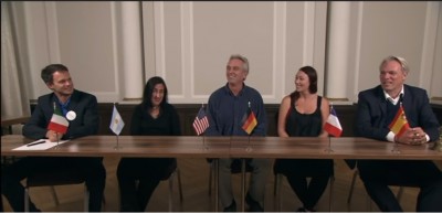 rfkennedy_at_berlin_press_conference_28.8.2020__5__end_smiles_deutsch_moto_acu2020_video__eurofora_screenshot_400