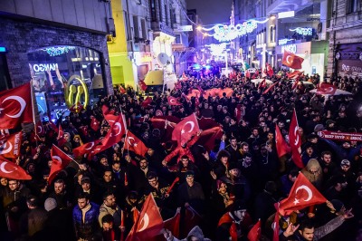 rotterdam_turkish_fanatic_mob_riots_400