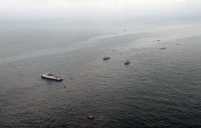 russian_plane_rescvue_boats_search_for_wreckage_400