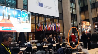 santa_claus_spoted_at_eu_councils_atrium_pressroom_eurofora_400