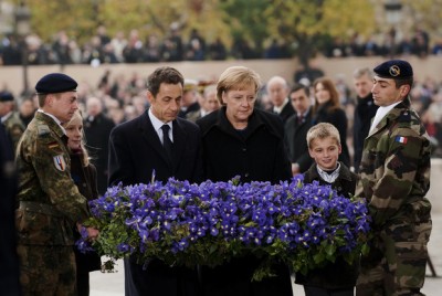 sarko_merkel_armistice_11_nov_09_400 sarko_merkel_armistice_11_nov_09_400