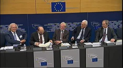 schulz_reading_the_book_400 schulz_reading_the_book_400