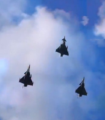 sns__3_francogerman_army_airplanes_eurocorps_start_in_strasbourg_move_for_wider_eu_military_cooperation_to_enfold_later_in_paris_400