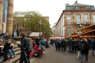 stras_christmas_market_start_from_opera_brognie_square_full_of_people_400 stras_christmas_market_start_from_opera_brognie_square_full_of_people_400