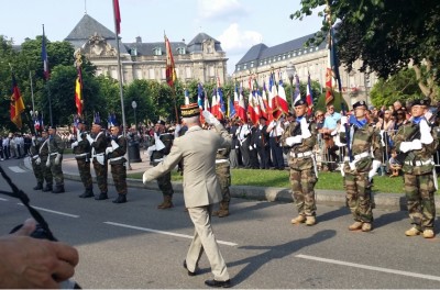 strasbourgs_commader_salutes_eurocorps_eurofora_400