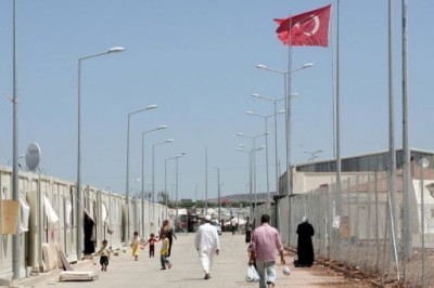 syrian_refugees_closed_in_turkish_camp_400 syrian_refugees_closed_in_turkish_camp_400
