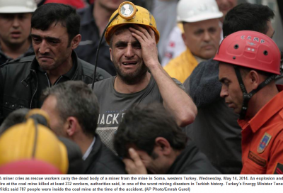 t_manisa_mine_workers_mourn_friends_death_400 t_manisa_mine_workers_mourn_friends_death_400