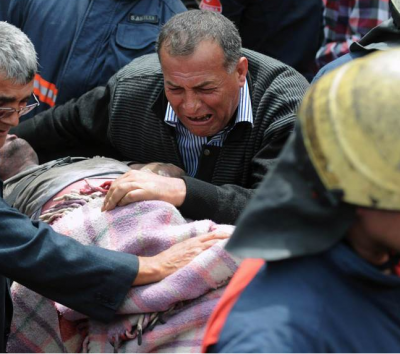 t_manisa_mine_workers_people_mourn_their_dead_400 t_manisa_mine_workers_people_mourn_their_dead_400