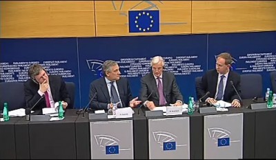 tajani_points_at_barnier_400 tajani_points_at_barnier_400