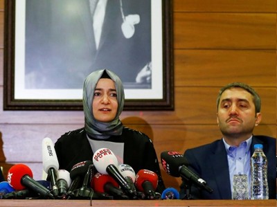 turkish_minister_4_hours_at_her_secret_car_without_coca_cola_..._400 turkish_minister_4_hours_at_her_secret_car_without_coca_cola_..._400