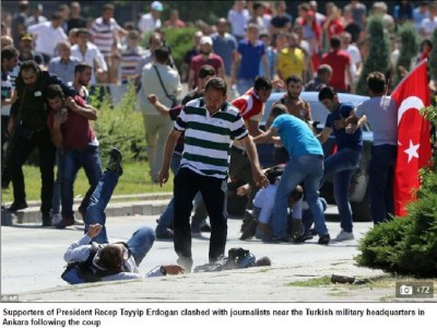 turkish_mobsters_attack__brutalize_dissident_journalists_after_the_crash_of_secular_coup_attempr__uk_newspaper_daily_mail_400