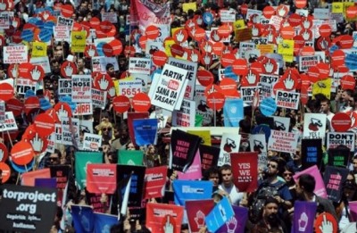 turkish_protestors_against_internet_oppression_400 turkish_protestors_against_internet_oppression_400