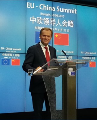 tusk_looks_agg_at_eu__china_summit_400 tusk_looks_agg_at_eu__china_summit_400