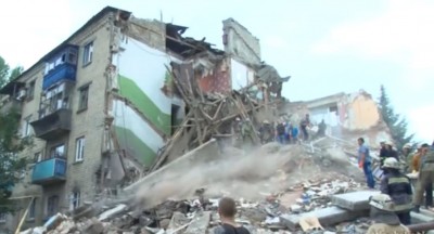 ukra_4_story_civilian_residence_building_destroyed_by_kievs_military_attacks_july_2014_400 ukra_4_story_civilian_residence_building_destroyed_by_kievs_military_attacks_july_2014_400