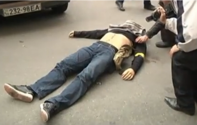 ukra_civilian_dissident_killed_by_kiev_regimes_military_in_eastern_ukraine_marioupol_9.5.2014_euronews_400 ukra_civilian_dissident_killed_by_kiev_regimes_military_in_eastern_ukraine_marioupol_9.5.2014_euronews_400