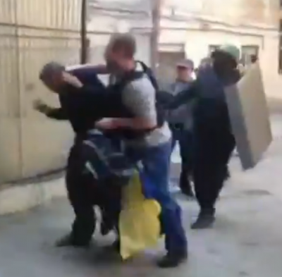 ukra_neonazi_brutalise_victim_odessa_400