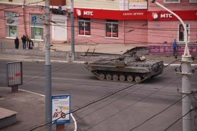 ukra_tanks_patrol_inside_civilian_areas..._400 ukra_tanks_patrol_inside_civilian_areas..._400