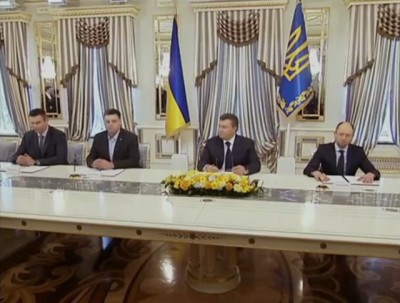 ukra_yanukovych_yatsenuk_klistko_etc_feb._2014_agreement_400