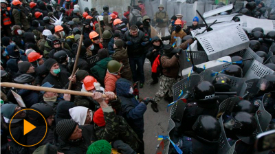 ukraine_violence_armed_thugs_aggressent_brutaly_peaceful_policemen_400