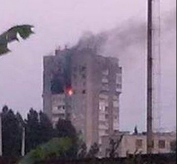 ukran_civilian_building_bombed_at_eastern_ukraine_by_kievs_military_attacks ukran_civilian_building_bombed_at_eastern_ukraine_by_kievs_military_attacks