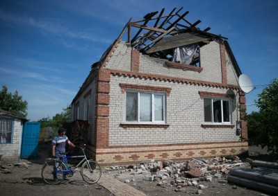 ukran_sloviansk_home_destroyed_by_kiev_military_strikes_400