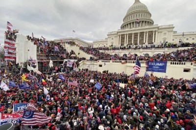 usa__people_with_flags_at_the_capitol_nyp__eurofora_400