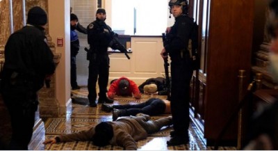 usa_capitol_armed_police_humiliates_people_inside_cbs46__eurofora_400