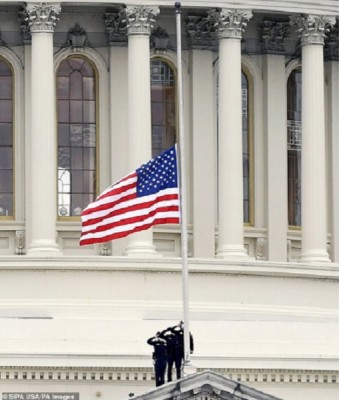 usa_capitol_flag_at_mid_mast_for_sicknich_daily_mail_eurofora_400