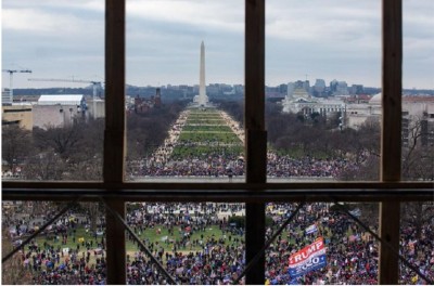 usa_capitol_people_arriving_from_obelisc_window_view_news.com.au__eurofora_400