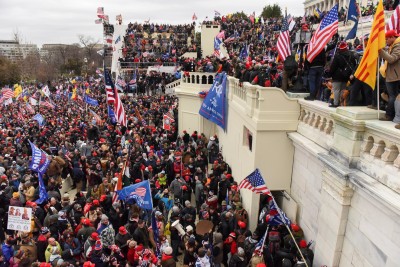 usa_majority_of_the_people_in_front_of_capitol_real_patriots_the_sun__eurofora_400