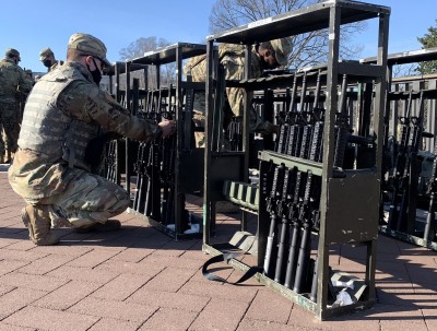 usa_military_weapons_at_capitol_eadn__eurofora_400