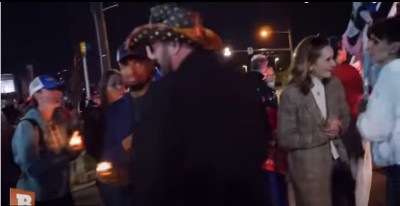 usa_people_out_of_the_hospital_10_god_blesh_trump__breitbart_video__eurofora_screenshot_400 usa_people_out_of_the_hospital_10_god_blesh_trump__breitbart_video__eurofora_screenshot_400