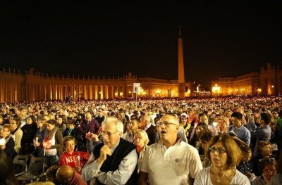 vatican_vigil_prayer_at_he_beginning_of_6_q_400_01 vatican_vigil_prayer_at_he_beginning_of_6_q_400_01