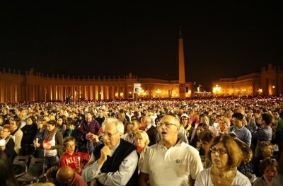 vatican_vigil_prayer_at_he_beginning_of_6_q_400_01